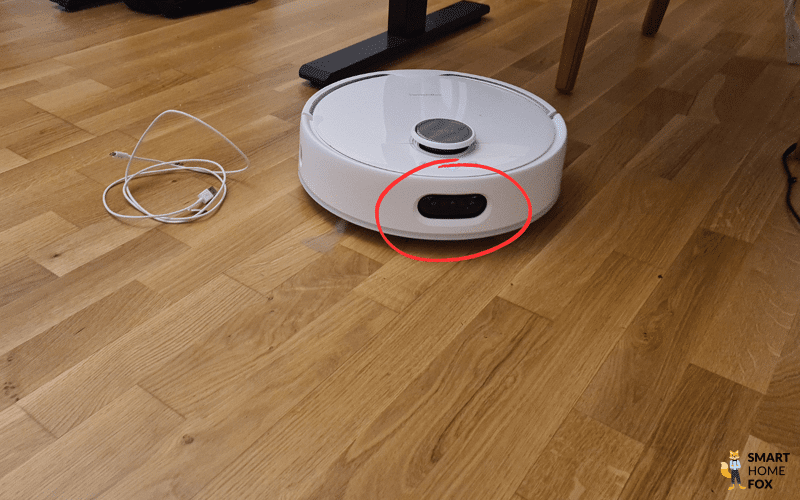 Die Hinderniserkennungstechnologie des SwitchBot S10 ist von vorne zu sehen.